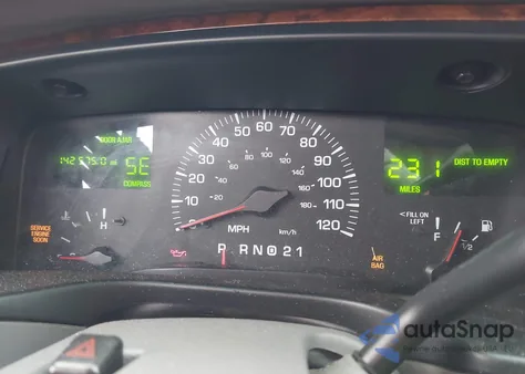 2002 Lincoln Town Car Cartier из США, поврежденный, VIN 1LNHM83W92Y638284